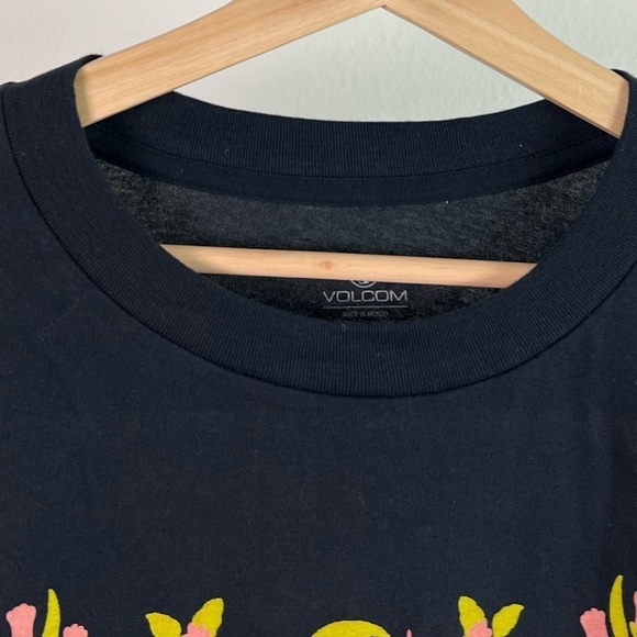 NWT Volcom Stone Tech Short Sleeve Graphic Tee T-Shirt Black Pink - Picture 6 of 7